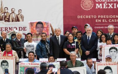 Descentralización y Ayotzinapa, los pendientes que AMLO ya encargó a Sheinbaum