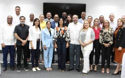 Alberto Rodríguez presenta el proyecto de tanda extendida del Inefi