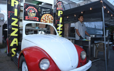 Joven lagunero convierte ‘vocho’ en un rico negocio de pizzas