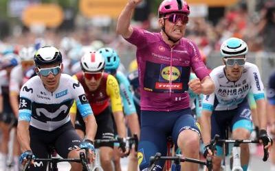 Pedersen vuelve a ganar y recupera el rosa en un Giro de Italia