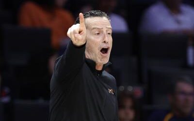 Atkinson gana el premio al Entrenador del Año de la NBA