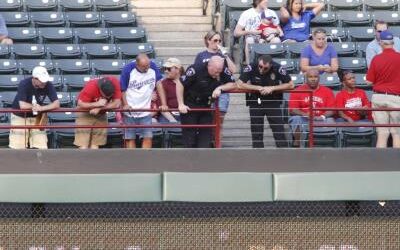 Luego de caída de fanático en Pittsburgh, MLB revisan medidas