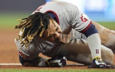 José Ramírez sale del juego de Cleveland por esguince en el tobillo