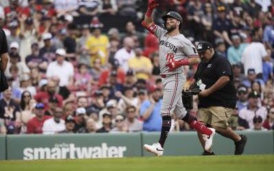MLB: Kody Clemens conecta jonrón en su debut en Fenway Park