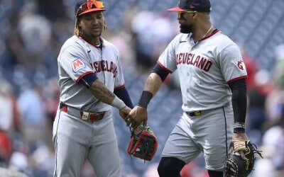MLB; Carlos Santana empuja tres en victoria de los Guardianes