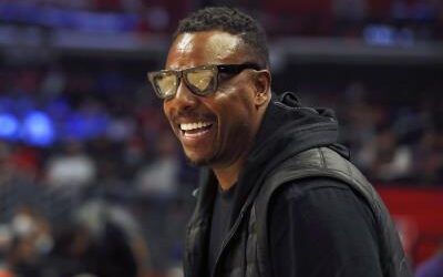 Paul Pierce dice que caminó 20 millas al trabajo en bata como castigo