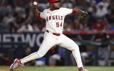 MLB: Héctor Neris logra su primer triunfo en relevo, Angelinos ganan