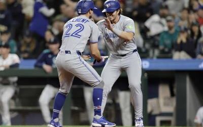 Bichette y Barger llevan a los Azulejos a victoria sobre los Marineros