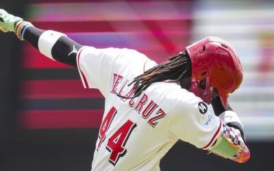 Elly de la Cruz conecta cuadrangular y los Rojos vencen a Chicago