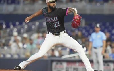Sandy Alcántara vuelve a perder y su efectividad se dispara a 7.99