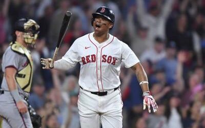 Devers dispara jonrón en la 9na y Medias Rojas superan a Bravos