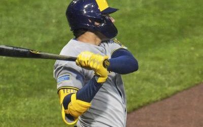 MLB:  Yelich conecta 2 jonrones y Cerveceros vencen