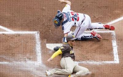 Machado jonronea y Cronenworth decide para Padres ante Bravos