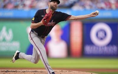 Sale llega a 2.500 ponches; Bravos vencen 9-3 a Filis y dividen