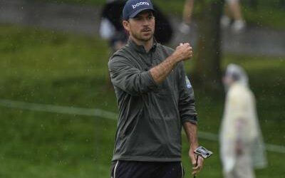 Nick Taylor brilla bajo la lluvia y comparte el liderato