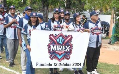 MESCyT y la UASD dividen honores en softbol gubernamental