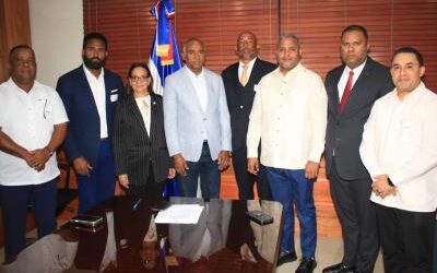 Presentan a congresistas de Peravia proyecto de béisbol