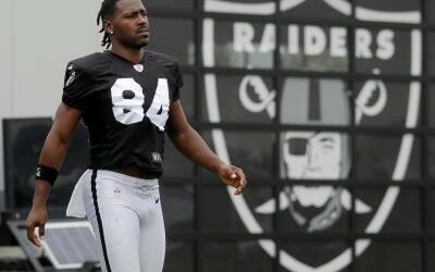 Antonio Brown, buscado por intento de asesinato, ha salido de EEUU