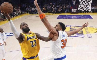 LeBron James ejerce su opción, renueva por US$52.6 millones con Lakers