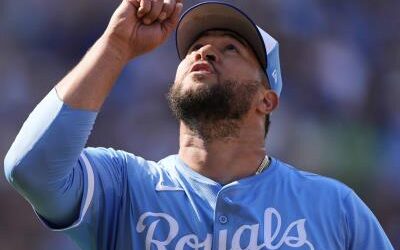 MLB:  Con el rescate 16 de Carlos Estévez, Reales ganan