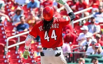 Elly de la Cruz conecta su jonrón 17; Cardenales ganan a Rojos