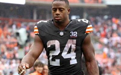 Texans contratan a Nick Chubb para reforzar su ofensiva terrestre