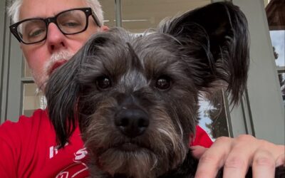 El perrito adoptado de Gunn que inspiró a ‘Krypto’