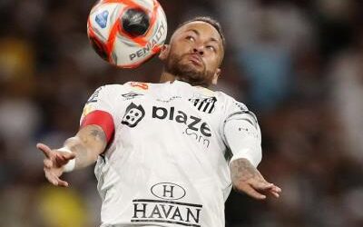 Condenado a 17 años por robar un balón autografiado por Neymar