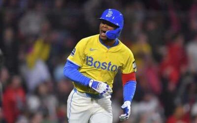 Bates despertaron a tiempo: Medias Rojas siguen encendidos