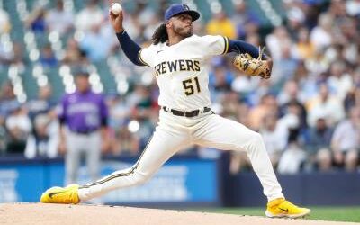 Freddy Peralta consiguió su victoria 11 de la campaña