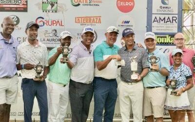 César Rodríguez es campeón del torneo de golf Celebración de Vida
