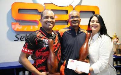 Alfredo y Abundio Jaime ganan el torneo de boliche de los padres