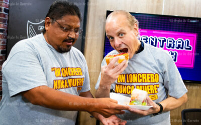 Legendaria voz de Mickey Mouse, Rubén Cerda, cae rendido ante los lonches laguneros