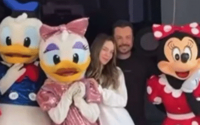 Belinda es captada junto a un funcionario mexicano en Disneylandia