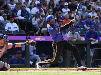 Víctor Robles, expulsado por lanzar bate al pitcher tras ser golpeado