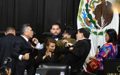 Fernández Noroña y »Alito» Moreno se confrontan físicamente