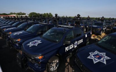 Sinaloa recibe 100 patrullas y firma convenio para capacitar a 150 agentes