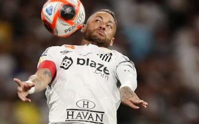 Fútbol: Neymar sufre de un edema muscular, y no jugaría con Brasil