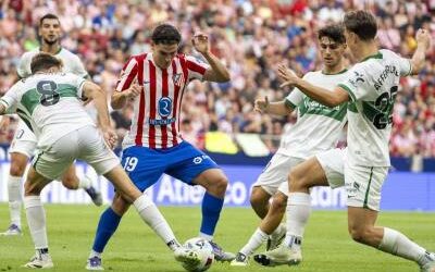 El Atlético duda, el Elche puntúa con el empate 1-1