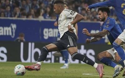Fútbol: Con doblete de Mbappé, el Real Madrid supera al Real Oviedo