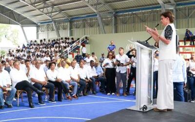 INEFI entrega polideportivo en Bayaguana
