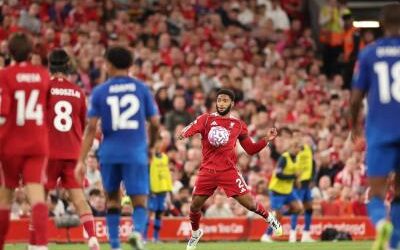 Insultos racistas nublan el triunfo del Liverpool en la Premier