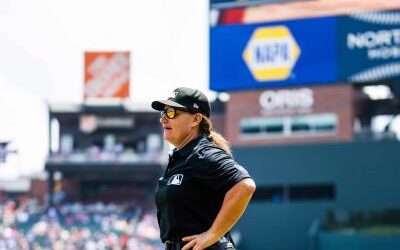 Jen Pawol: debutó la primera mujer árbitro de temporada regular MLB