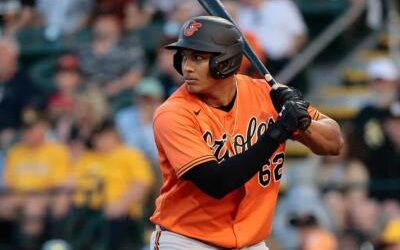 MLB: Samuel Basallo debutó en GL con hit y dos remolques