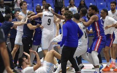 FIBA sanciona a jugadores dominicanos y argentinos tras pelea