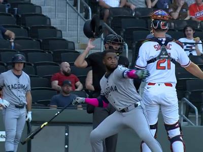 Suspenden por 10 juegos a Víctor Robles por lanzar bate a pitcher