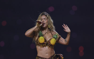 Karol G llena de ritmo latino el descanso de la NFL en São Paulo