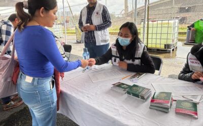 Cientos acuden a la UNAM para vacunarse contra el sarampión