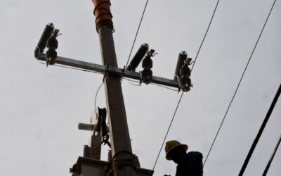 Falla en línea de transmisión causa mega apagón en la Península de Yucatán