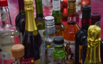 ONG y legisladoras piden advertir sobre riesgo de cáncer en botellas de bebidas alcohólicas